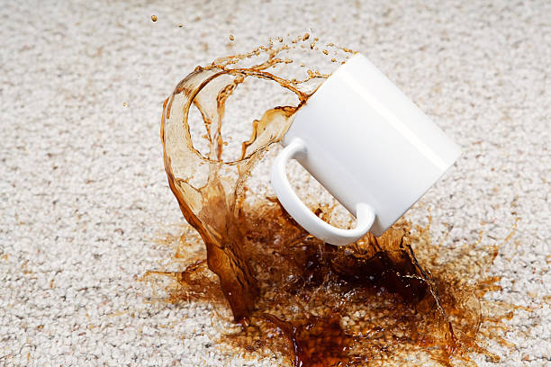Kopi tumpah di karpet? Ini Cara membersihkannya!